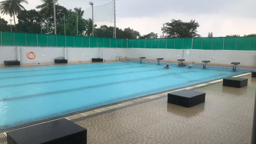 the nearest swimming pool
